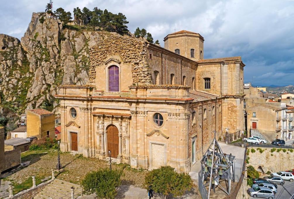 Elegante Appartamento Privato In Palazzo Storico Del XVIII - Pieno Centro Nicosia Luaran gambar