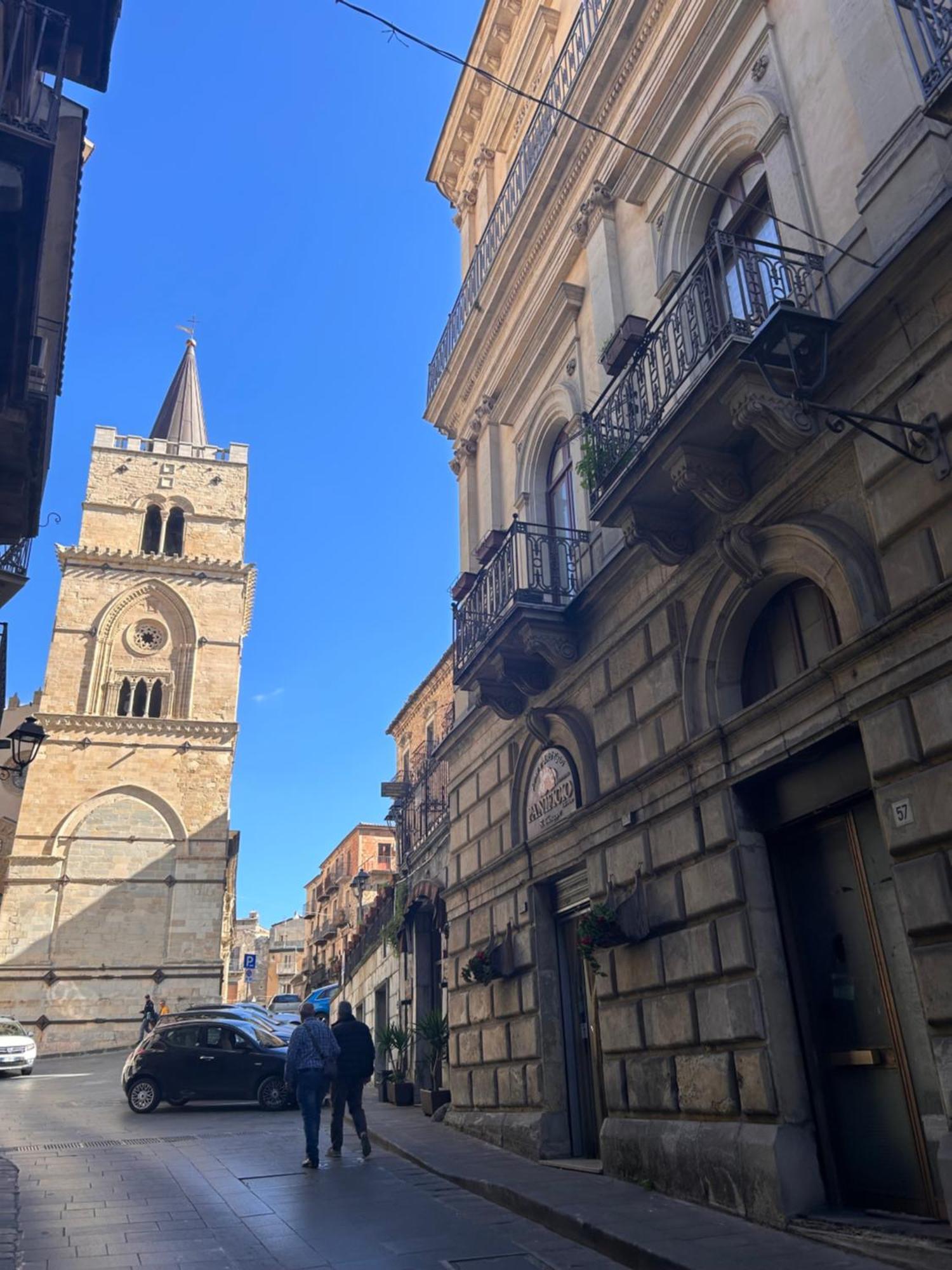 Elegante Appartamento Privato In Palazzo Storico Del XVIII - Pieno Centro Nicosia Luaran gambar